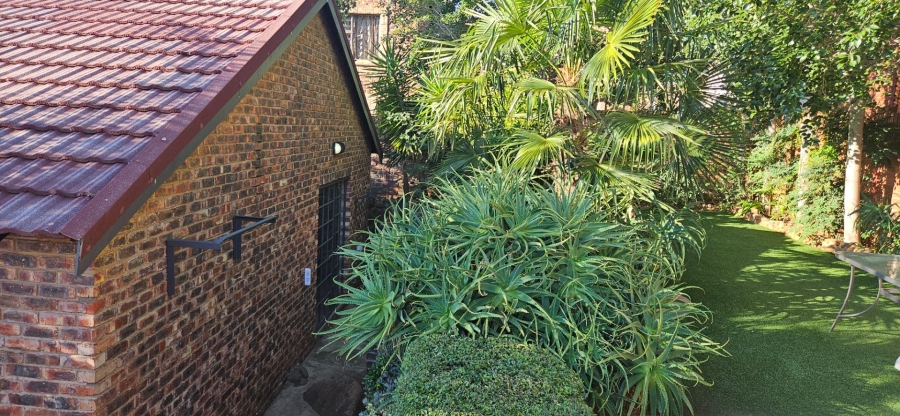 5 Bedroom Property for Sale in Langenhovenpark Free State